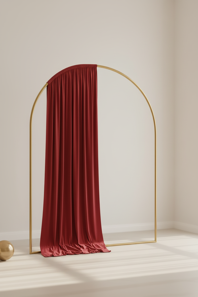 Rideau rouge arche